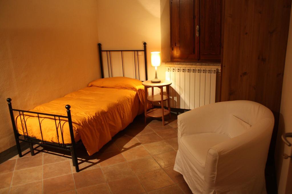 Villa Montarioso Σιένα Δωμάτιο φωτογραφία
