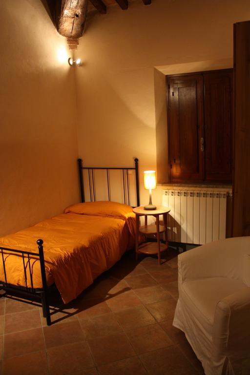 Villa Montarioso Σιένα Δωμάτιο φωτογραφία