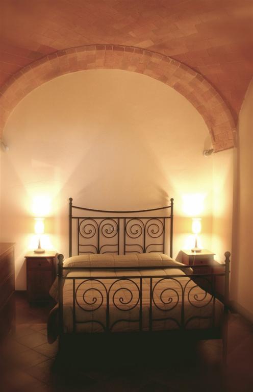 Villa Montarioso Σιένα Δωμάτιο φωτογραφία