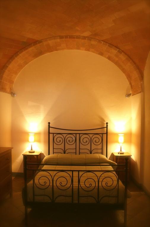 Villa Montarioso Σιένα Δωμάτιο φωτογραφία